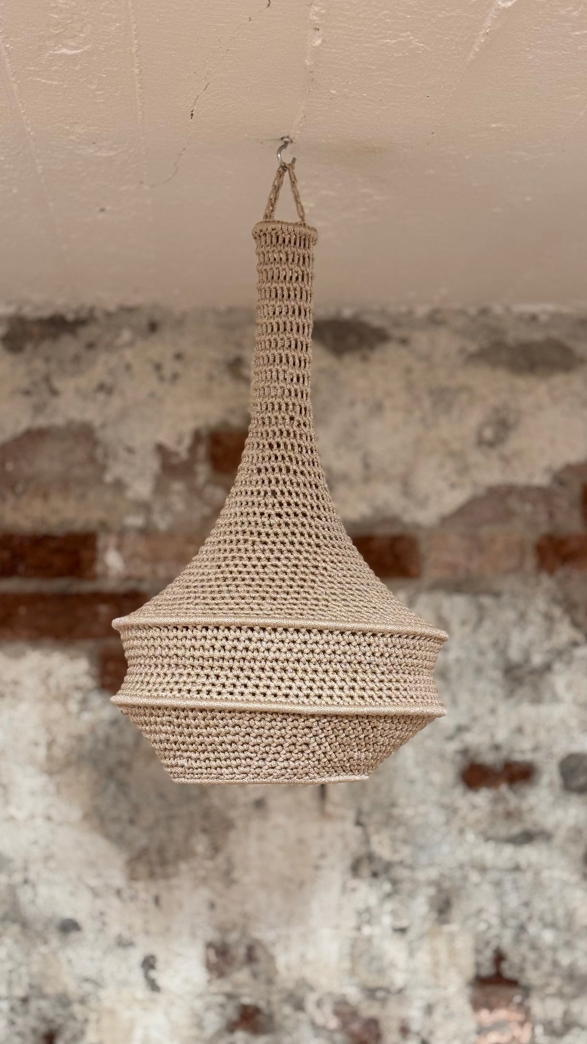 Háčkované stínidlo světle hnědé 40cm