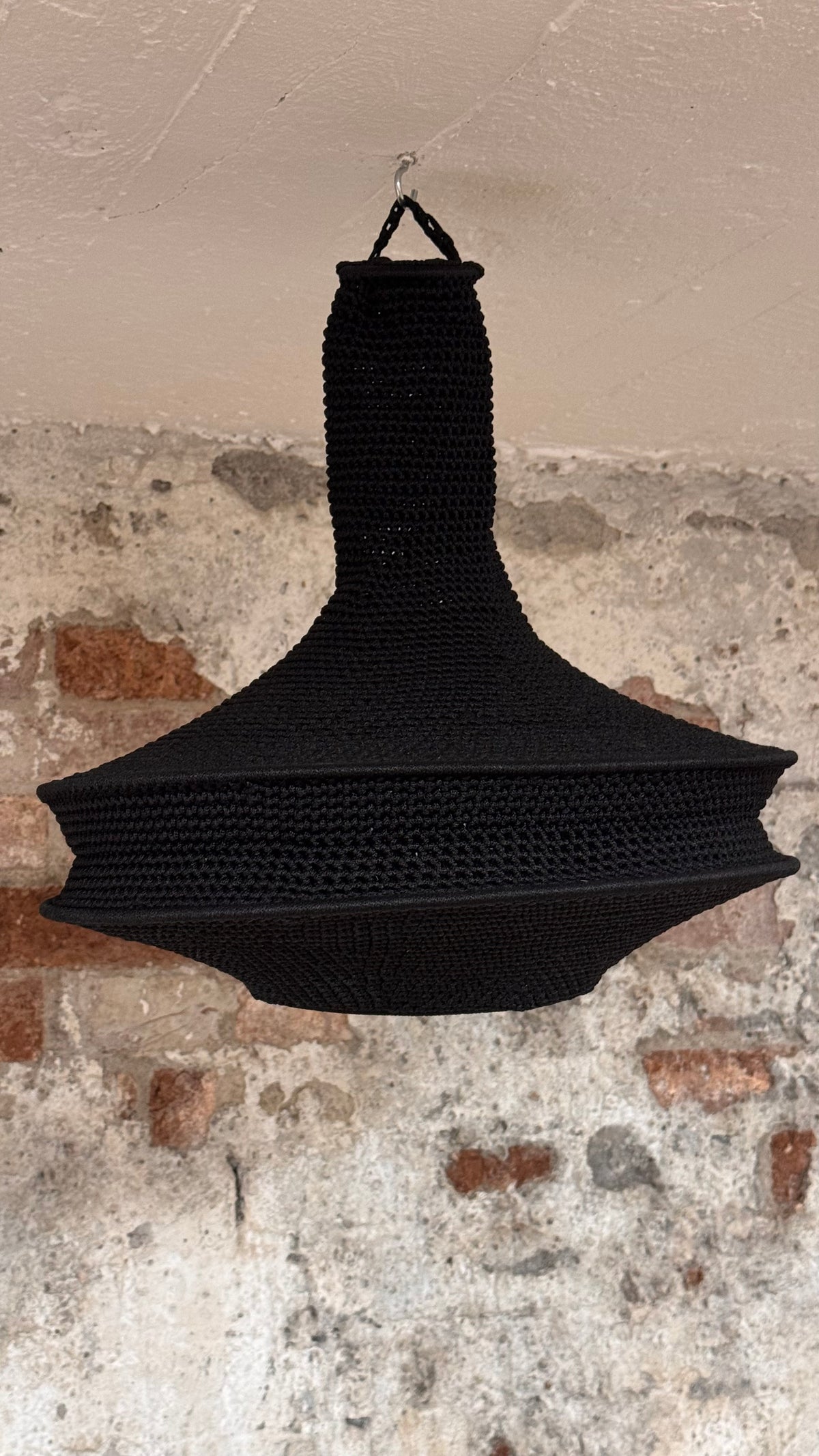 Háčkované stínidlo černé 35cm